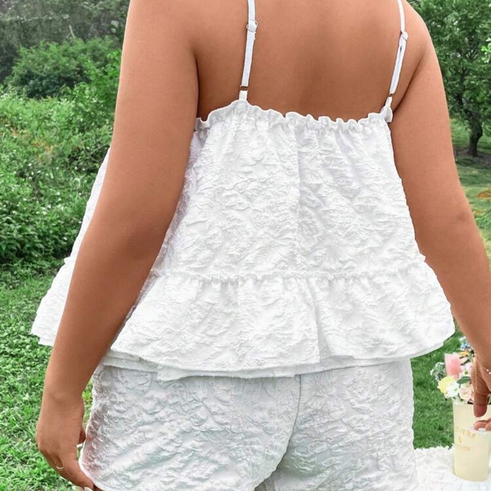 Chic White Lace Top and Shorts Set - Picture 3 of 8